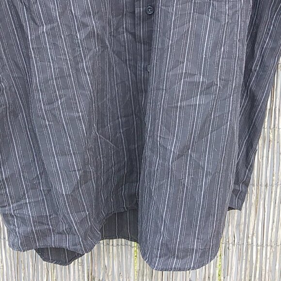 Van Heusen Black Pinstripe Short Sleeve Men's Button Down Shirt - M - 15/15.5 - Picture 5 of 12